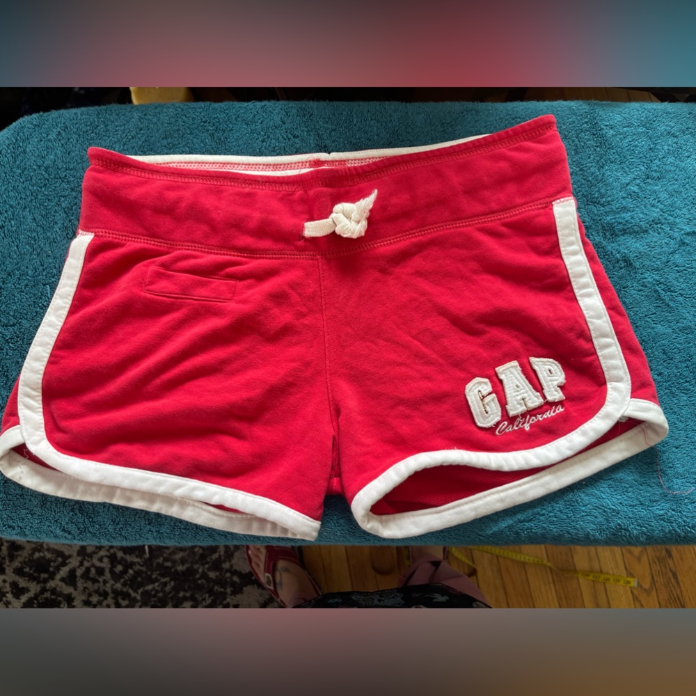 Vintage GAP red gym shorts with front pocket